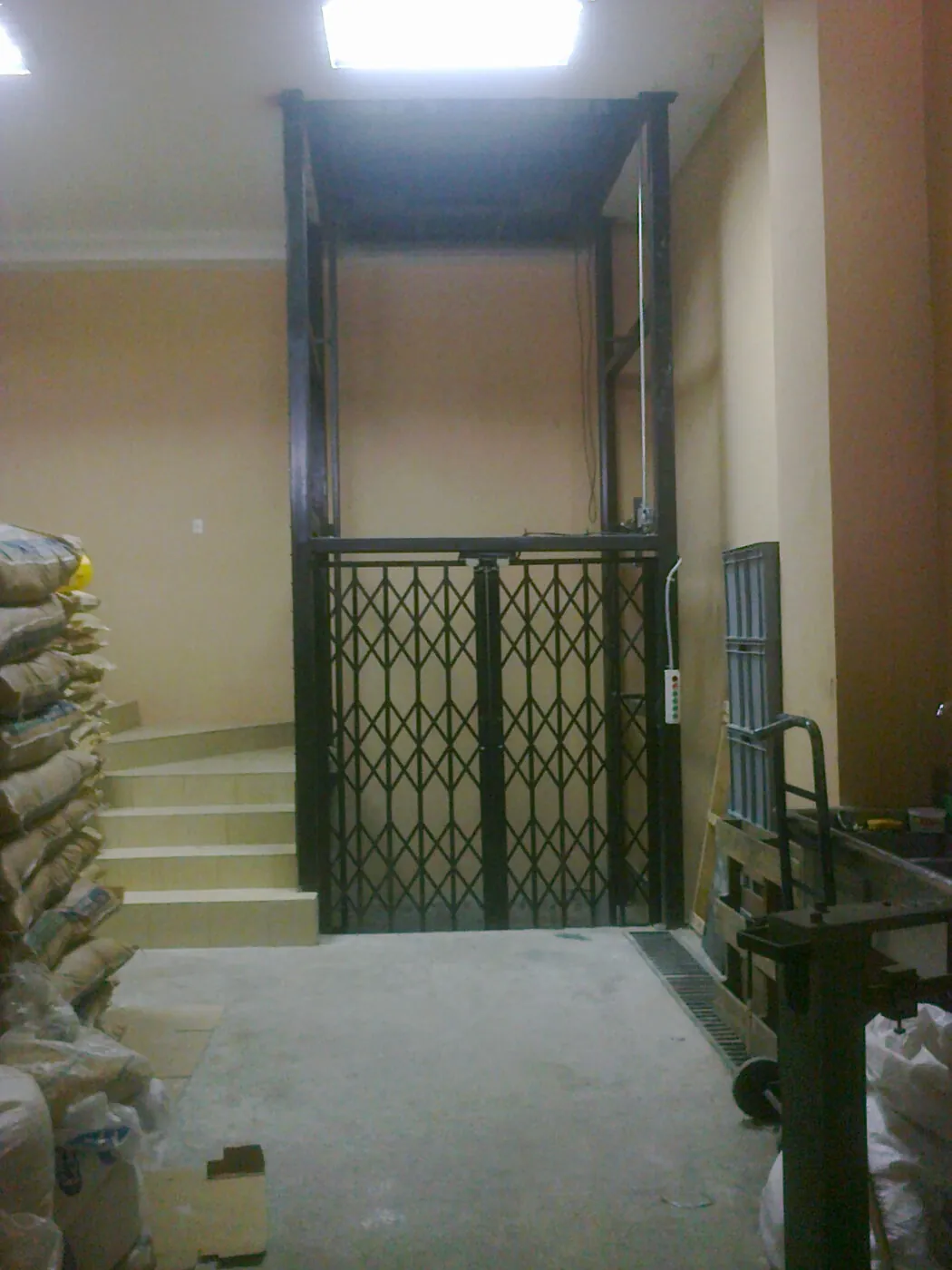 Cabina de ascensor con acabado premium