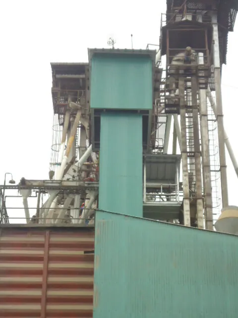 Elevador de carga industrial